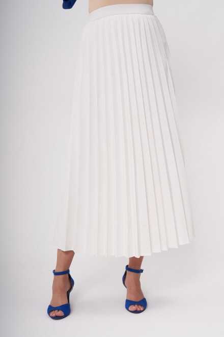 Invee Skirt / White